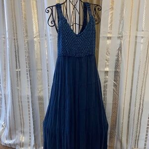 Studio West Apparel M Sleeveless Navy Smocked Bodice Maxi Dress -
